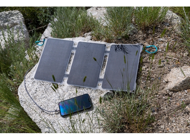 Pale Blue Approach 2 Solar Panel 21W Triple, w/bungee & storage case 