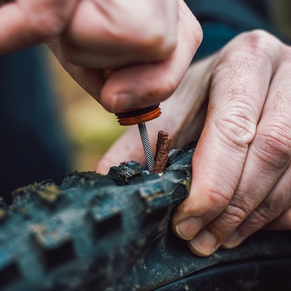 Peaty's Holeshot Tubeless Punc. Plug Kit Bourbon 