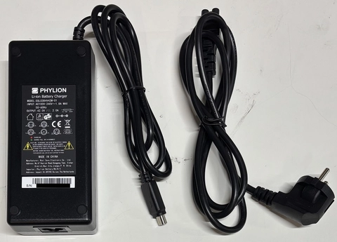 Battery efinity 77 Input: 100-240V, Output 42V - 2A