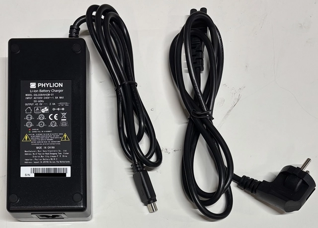 Batterilader efinity 77 Input: 100-240V, Output 42V - 2A 